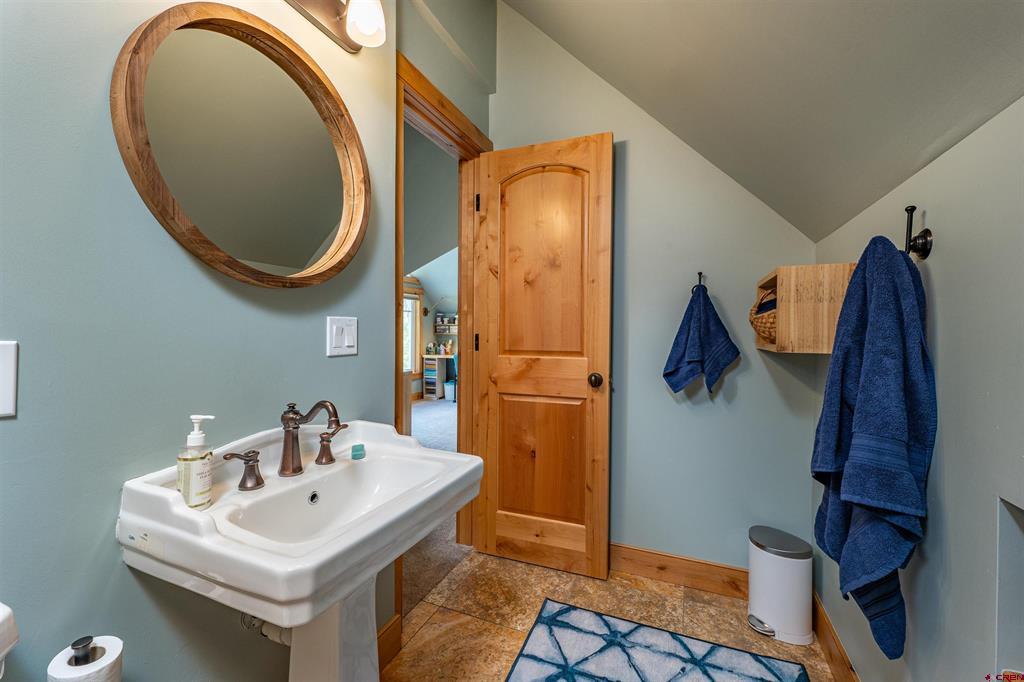 19 Creekside Drive