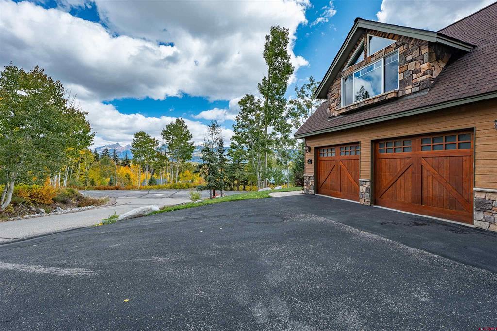19 Creekside Drive