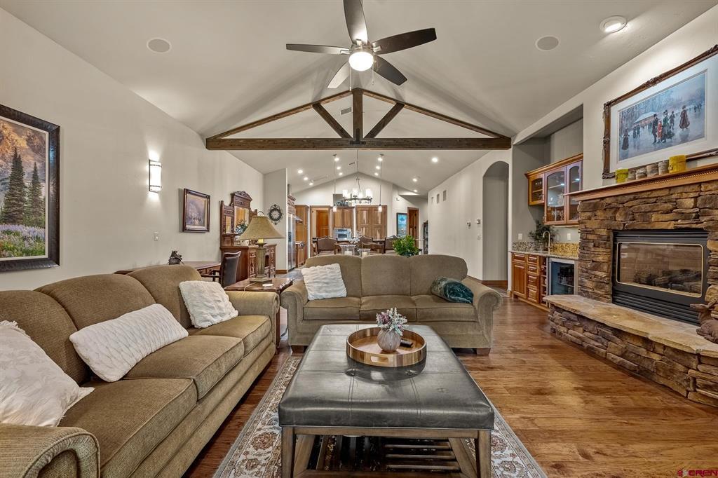 44 Mid Iron Court