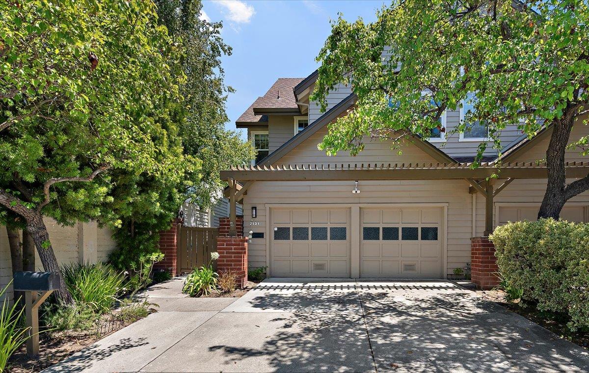 2131 Avy AVE