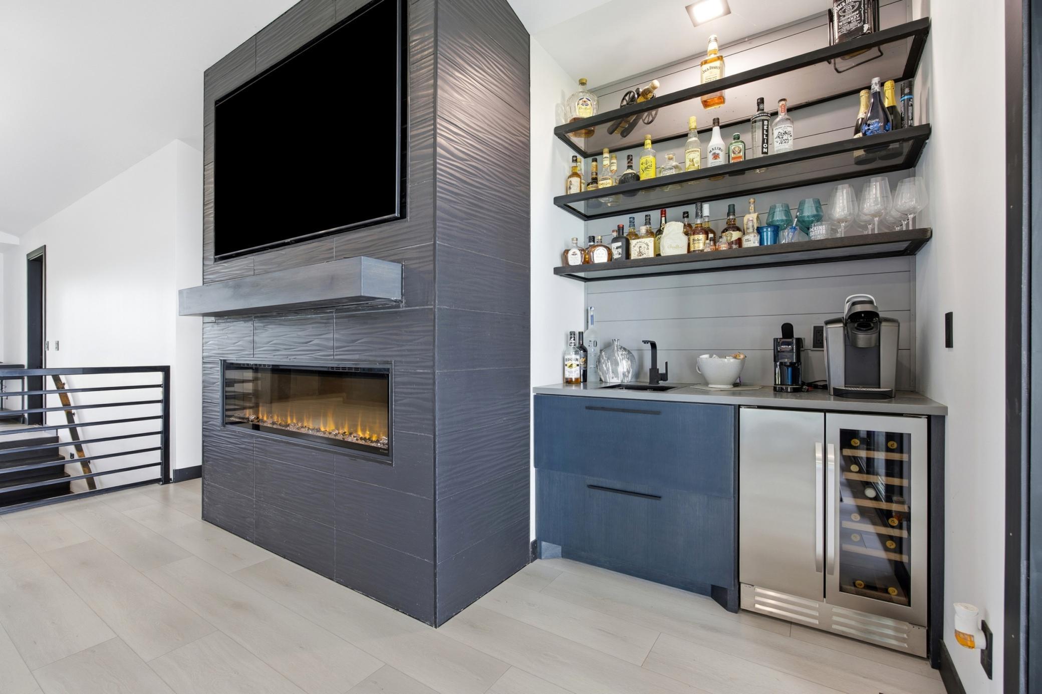 826 Shorewood Drive