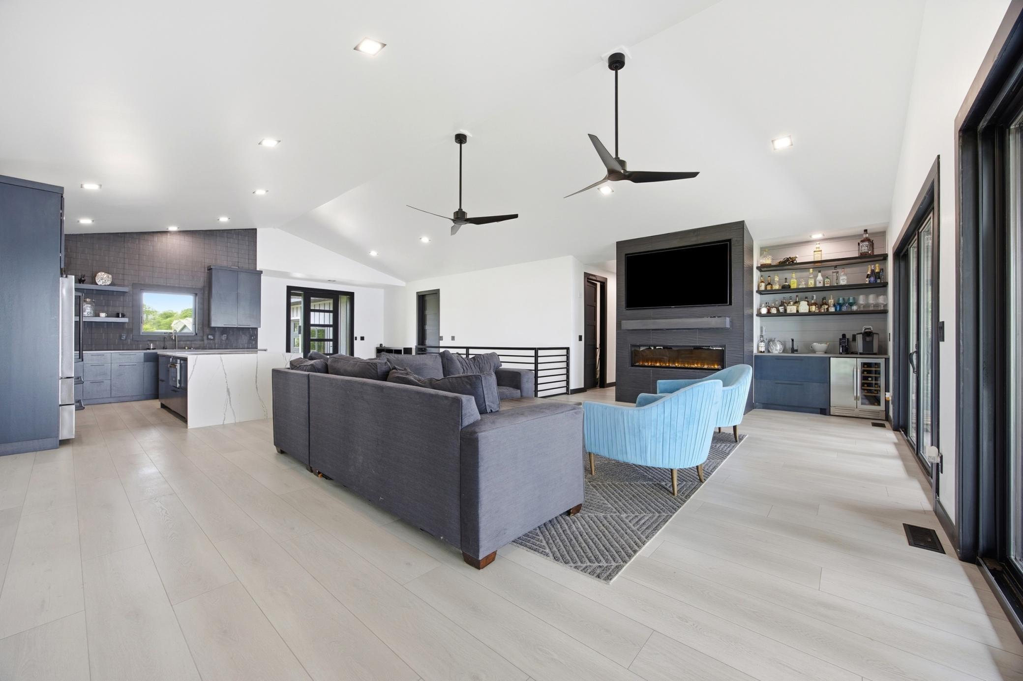 826 Shorewood Drive