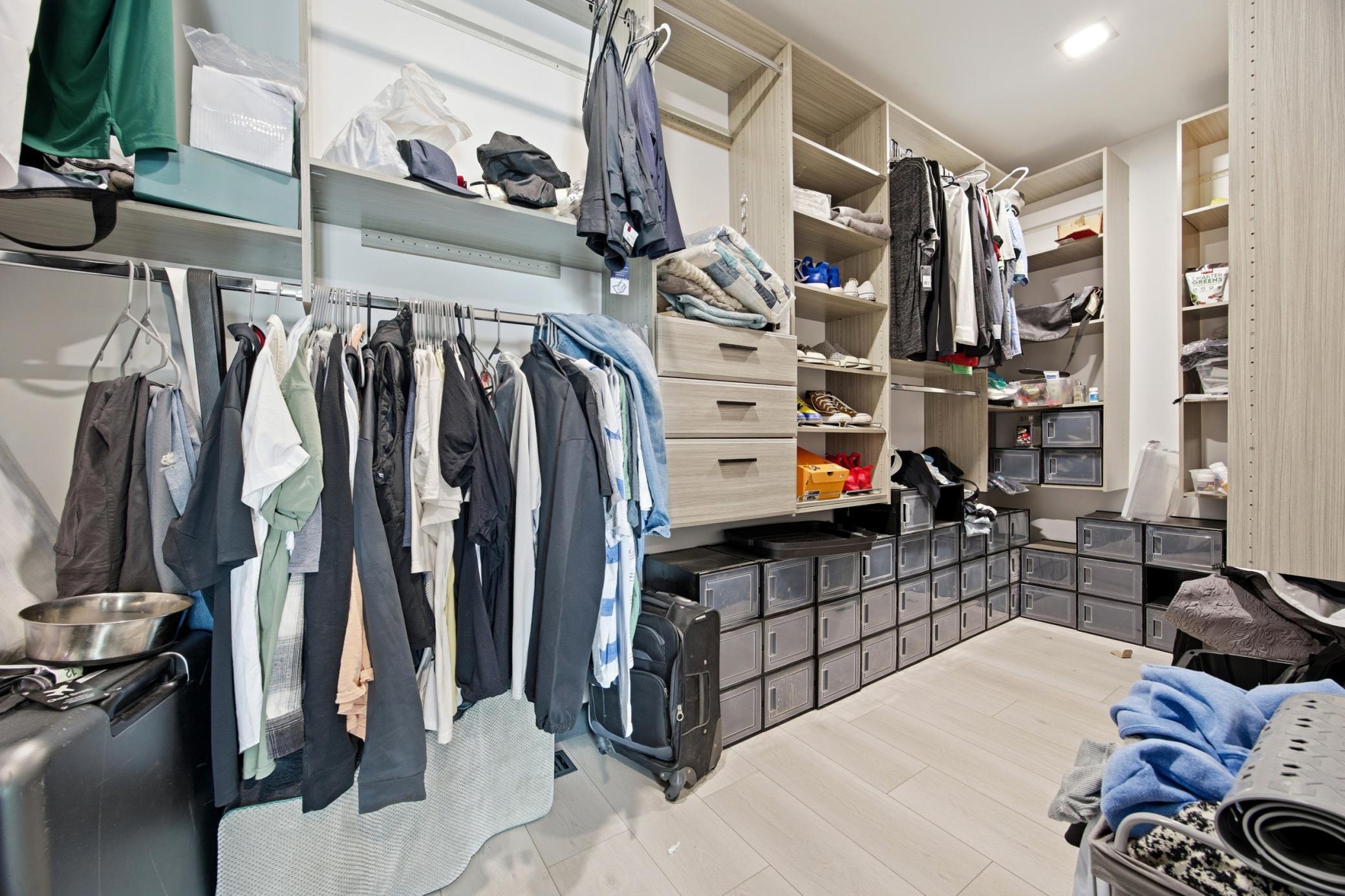 826 Shorewood Drive