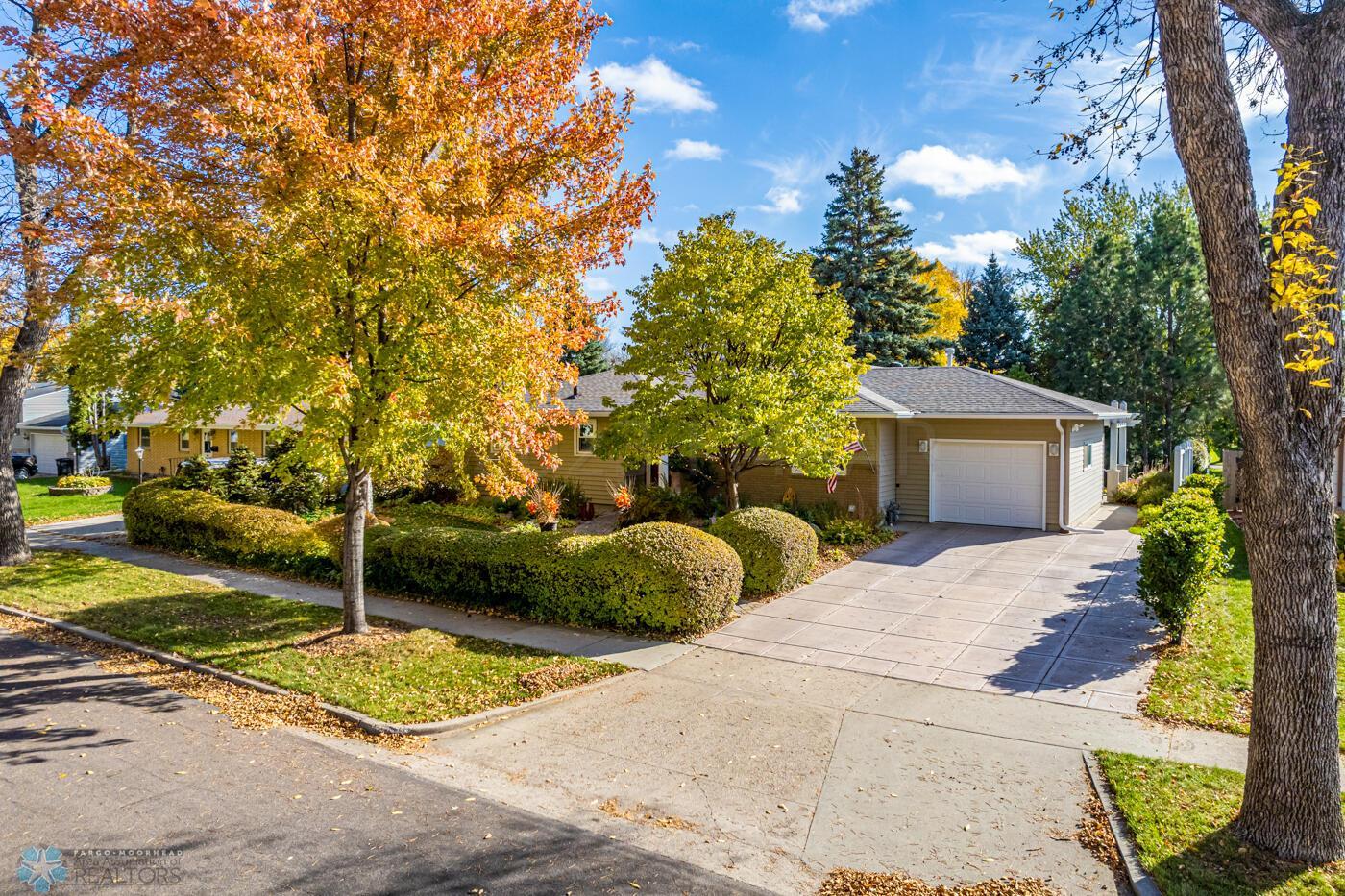 2831 EDGEWOOD Drive N