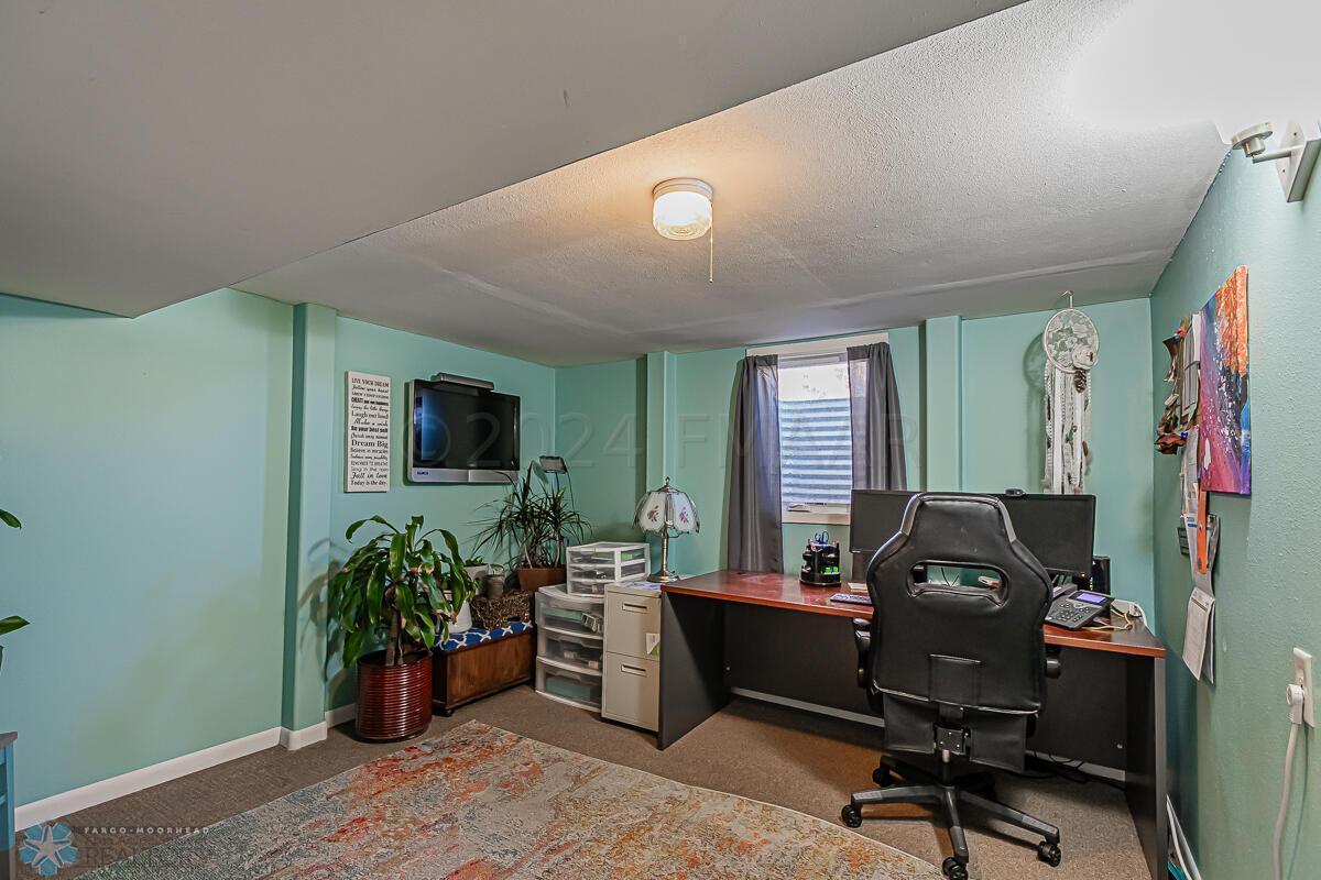 301 2ND Street NE
