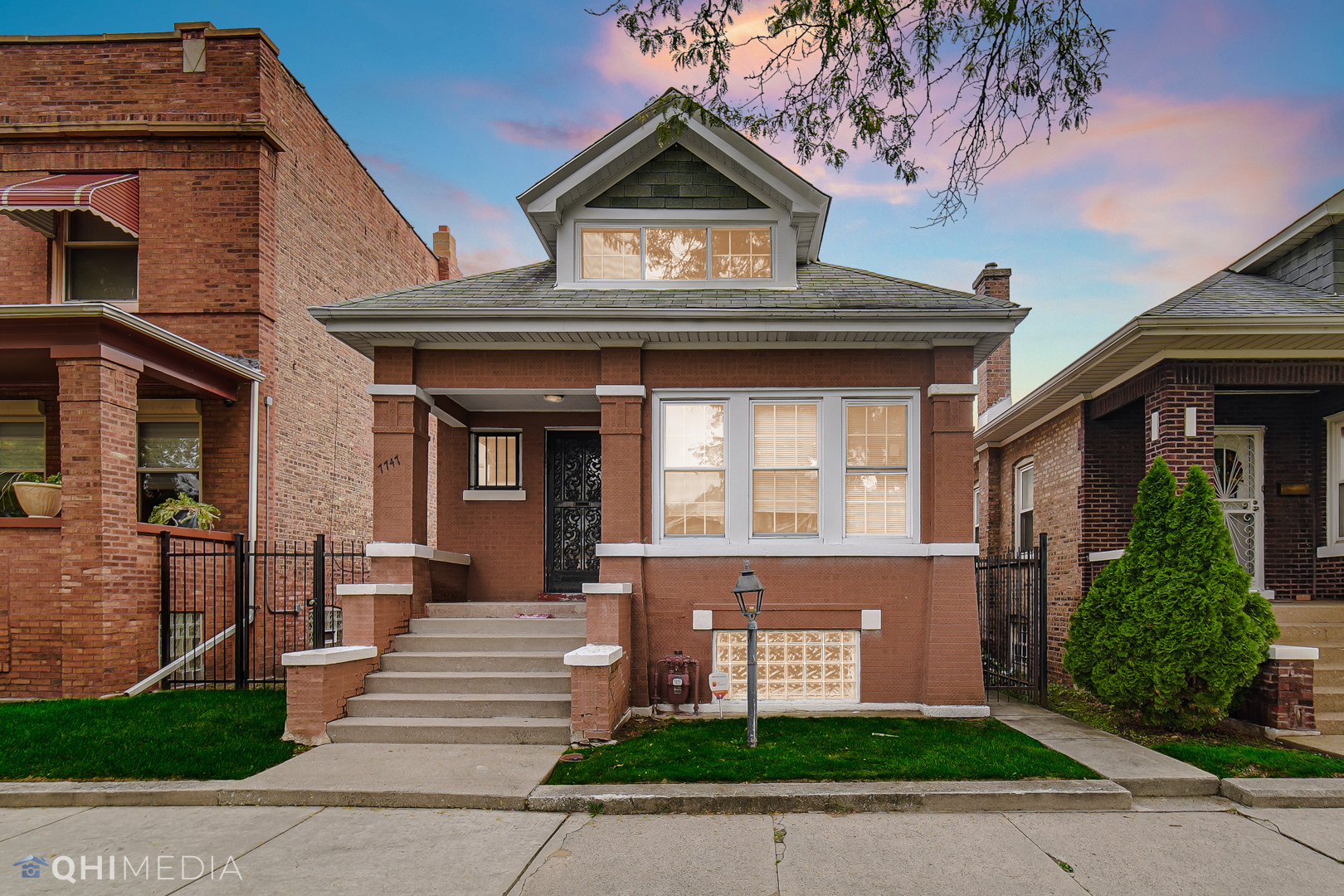 7747 S Calumet Avenue