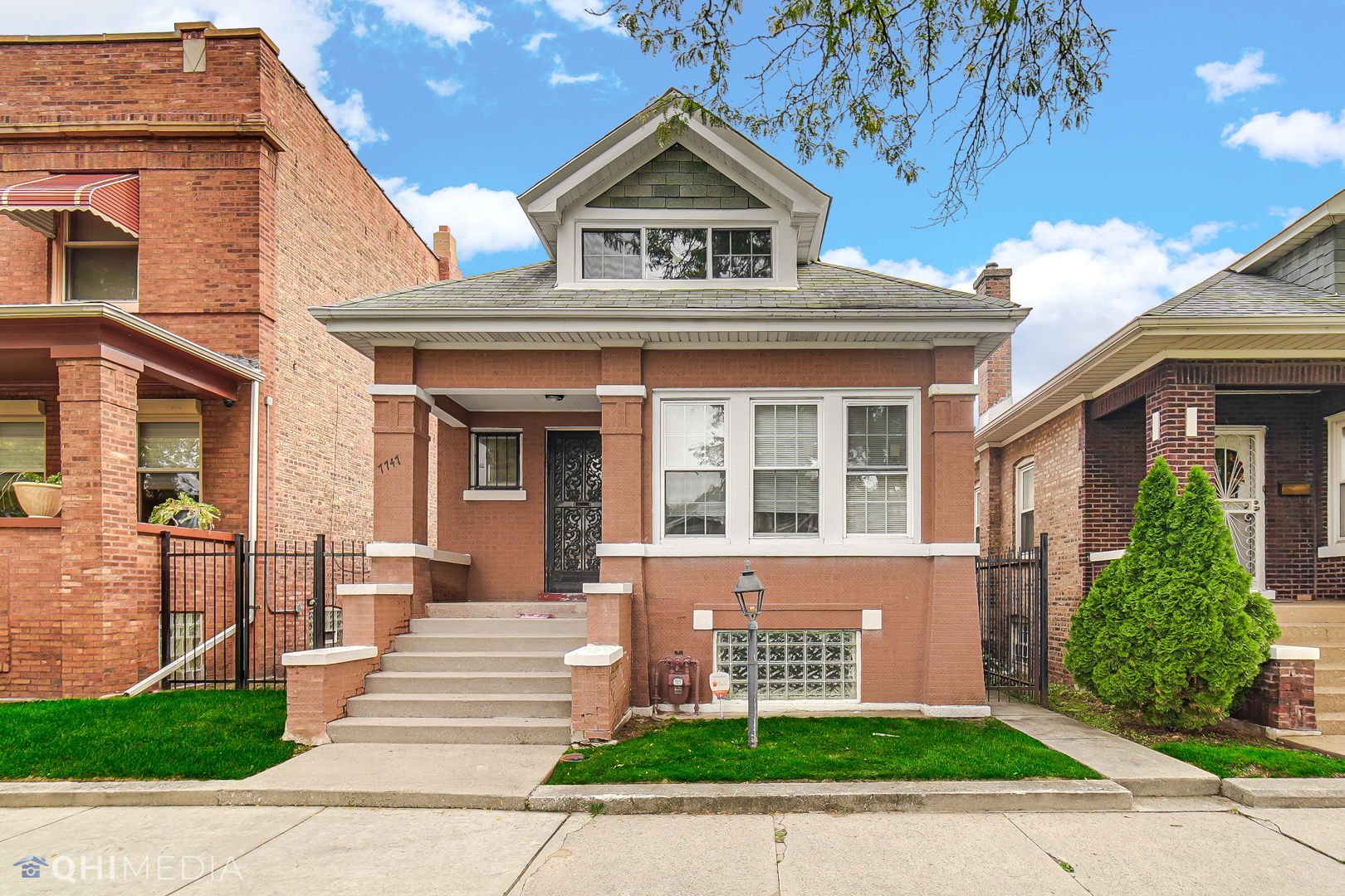 7747 S Calumet Avenue