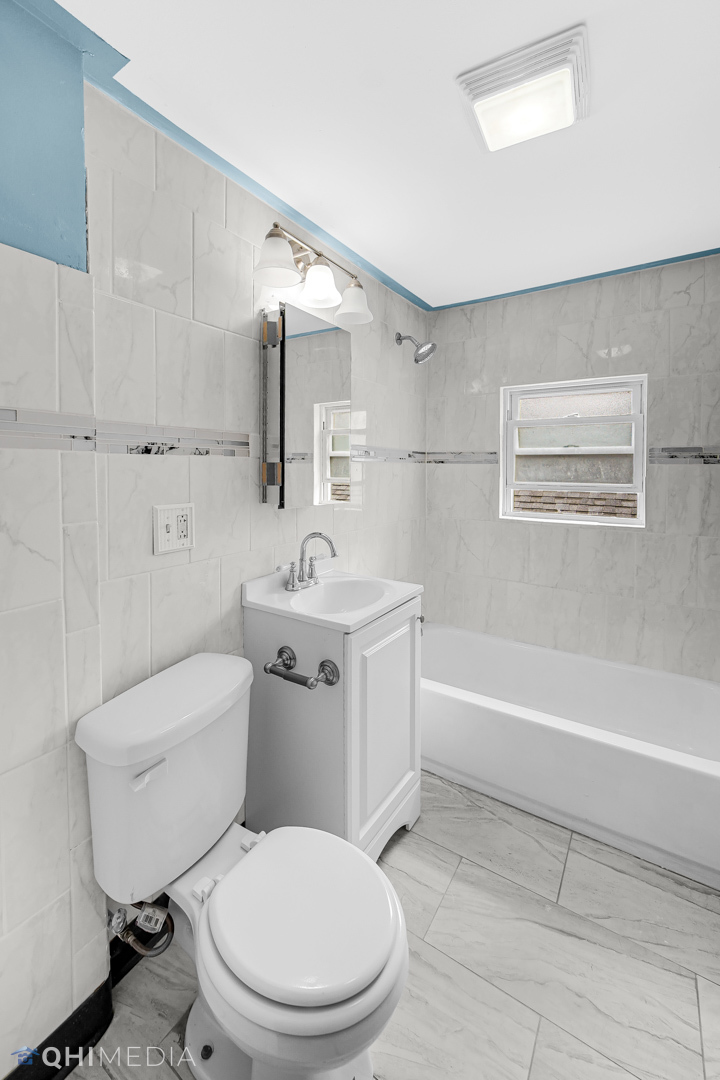 7747 S Calumet Avenue