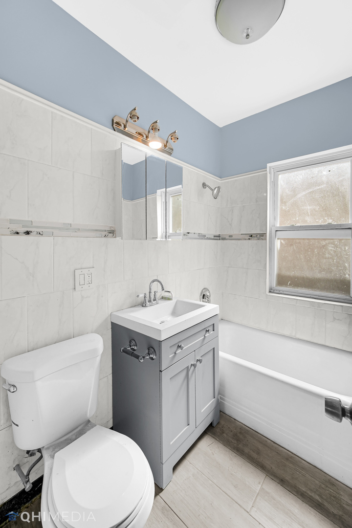 7747 S Calumet Avenue