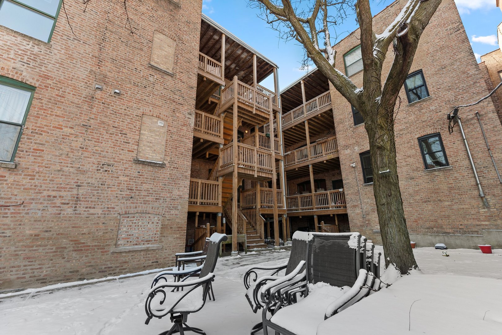 1320 W Wilson Avenue Unit: 1B
