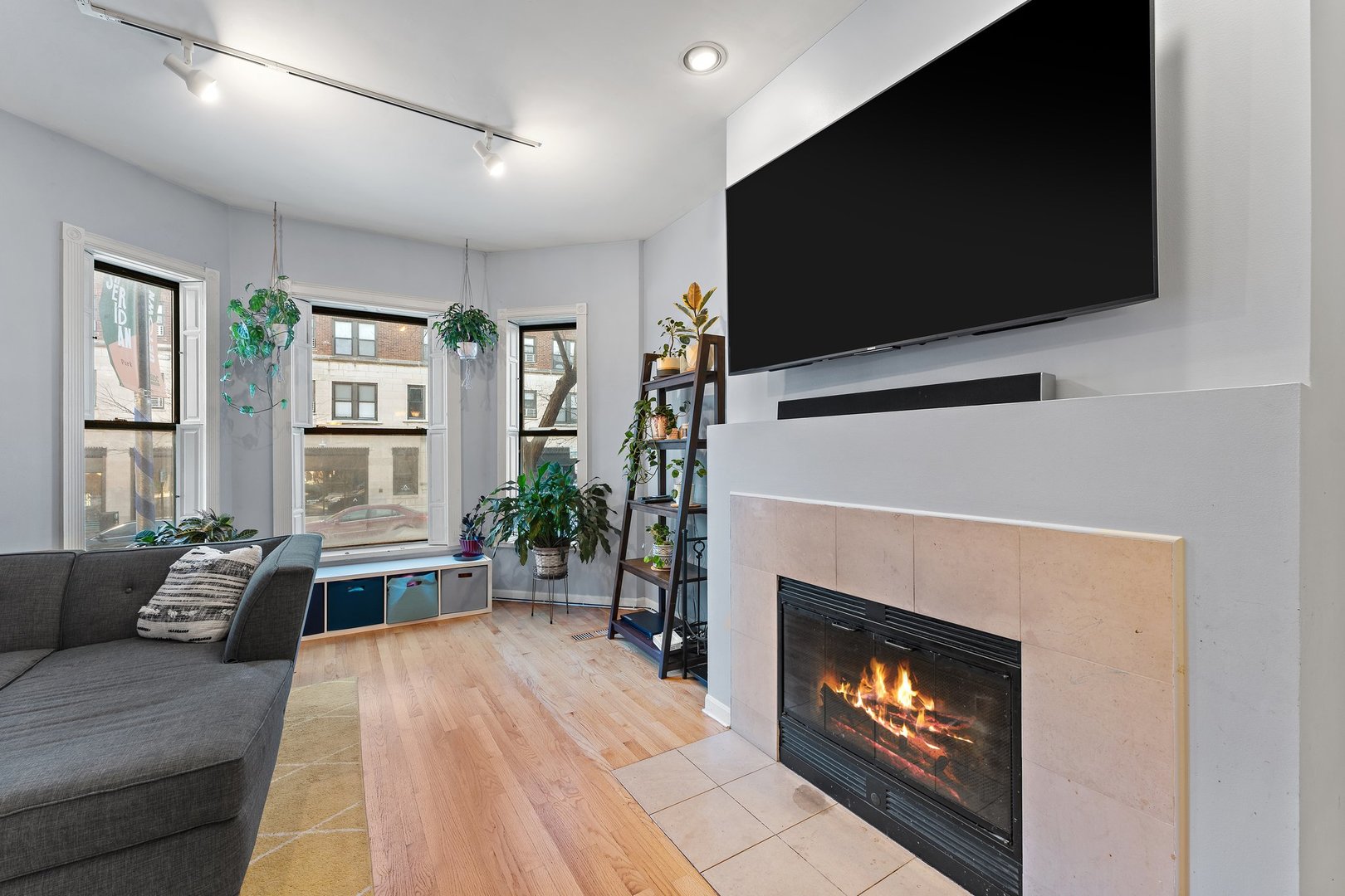 1320 W Wilson Avenue Unit: 1B
