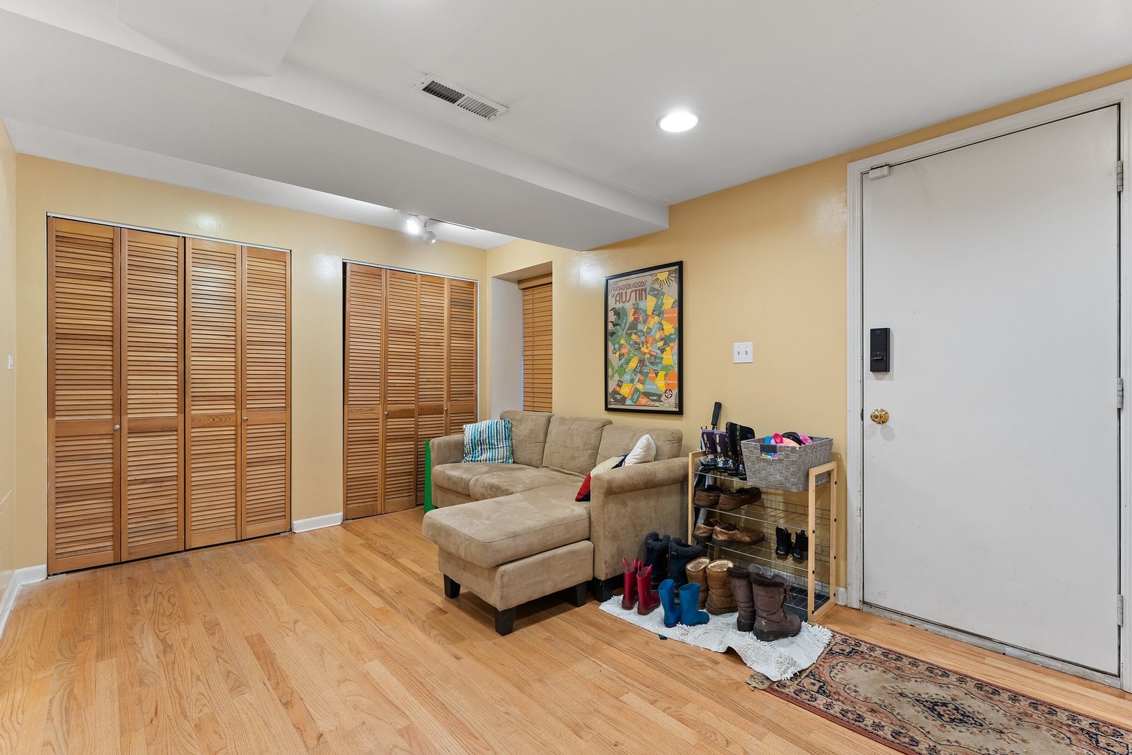 1320 W Wilson Avenue Unit: 1B