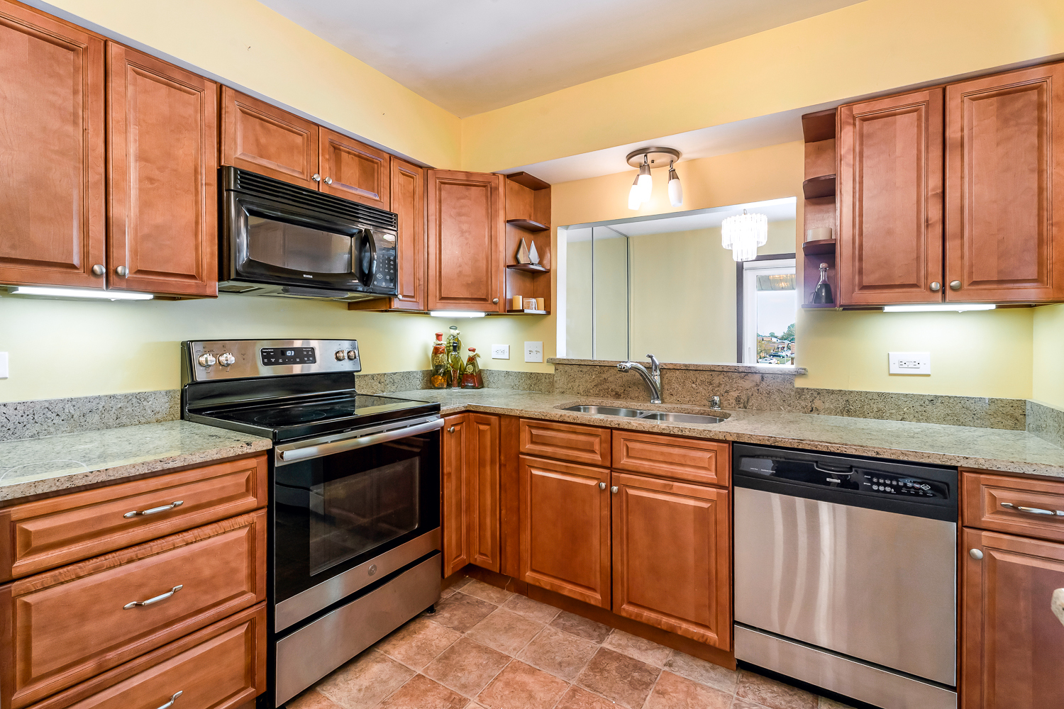 19535 Lake Shore Drive Unit: 3N