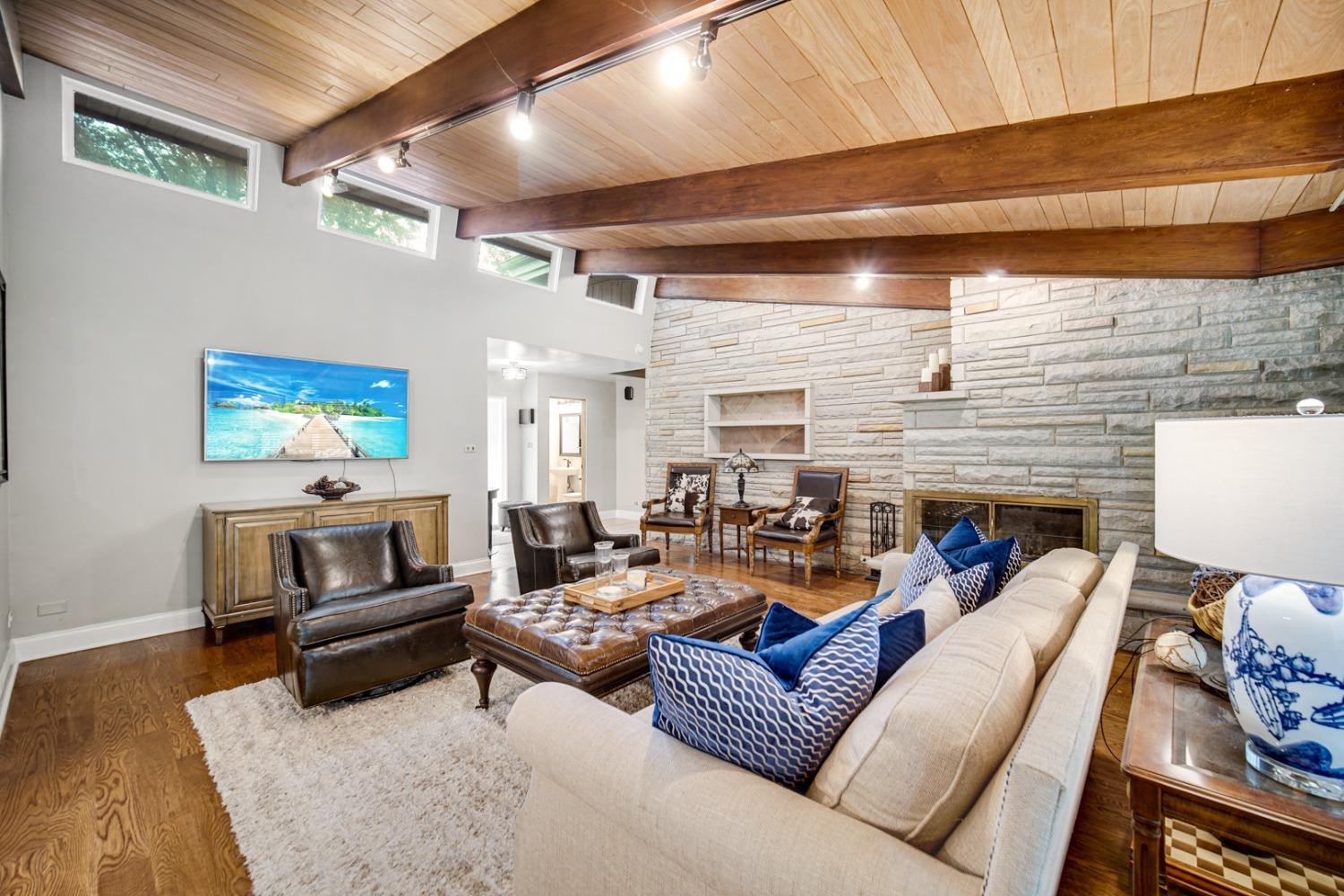 8420 Hawthorne Drive
