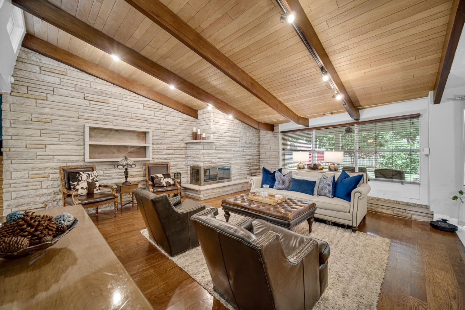 8420 Hawthorne Drive