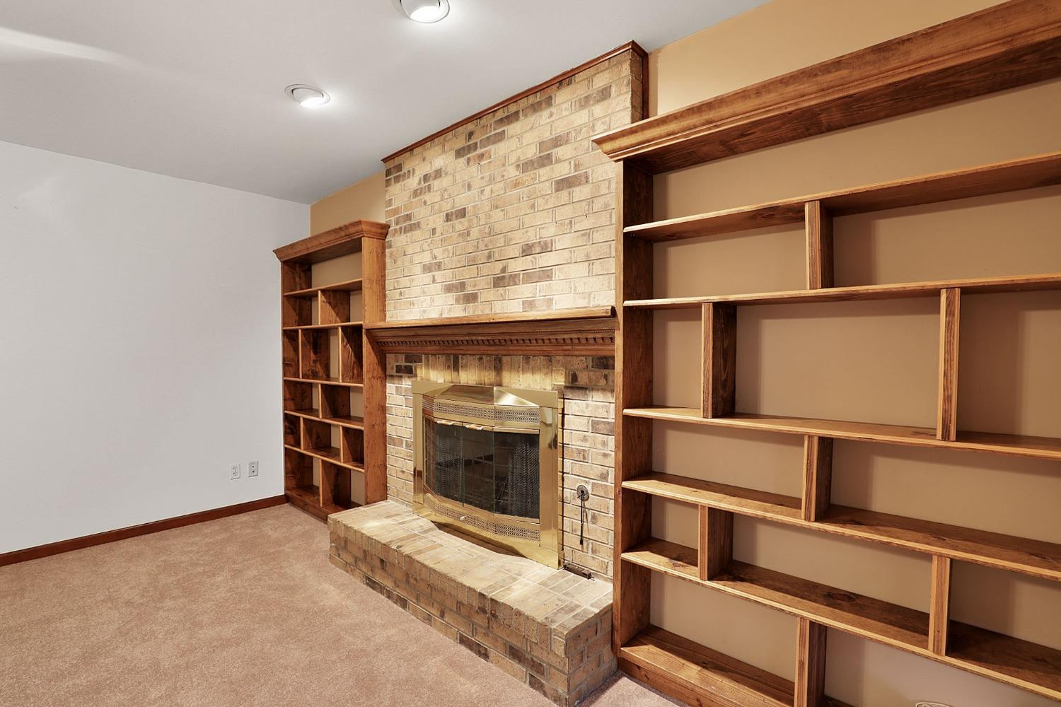 6939 Forest Ridge Drive