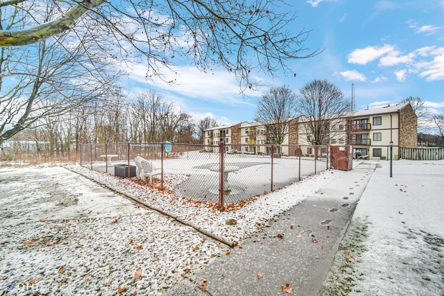 865 Summit Park Court N