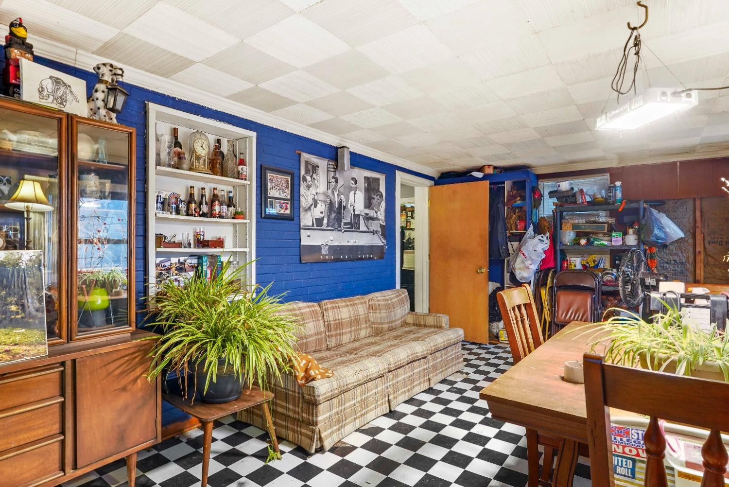 7123 Maplewood Avenue