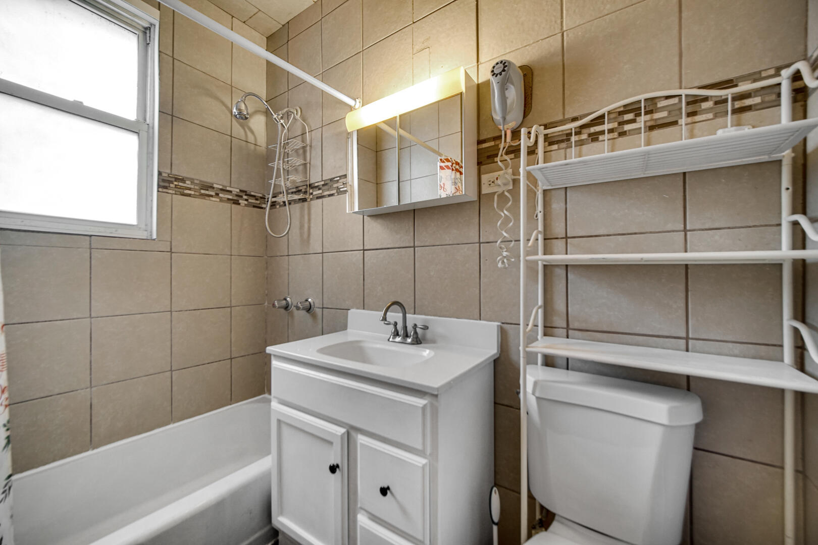 523 Emlyn Place