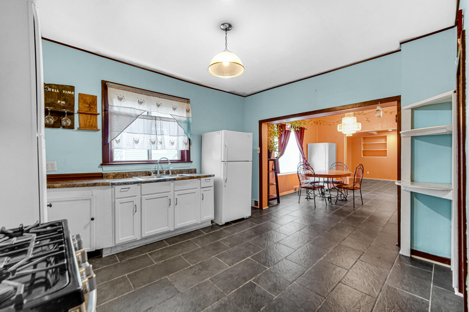 523 Emlyn Place