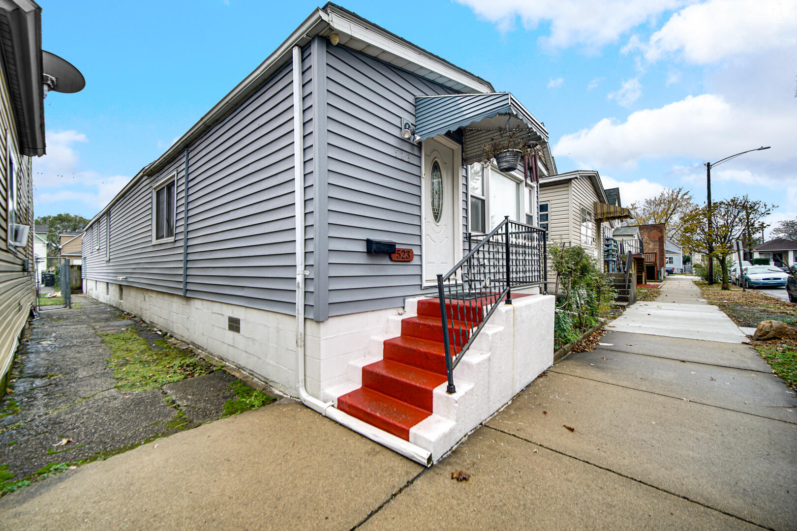 523 Emlyn Place