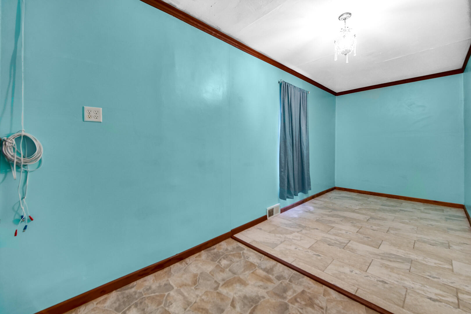 523 Emlyn Place
