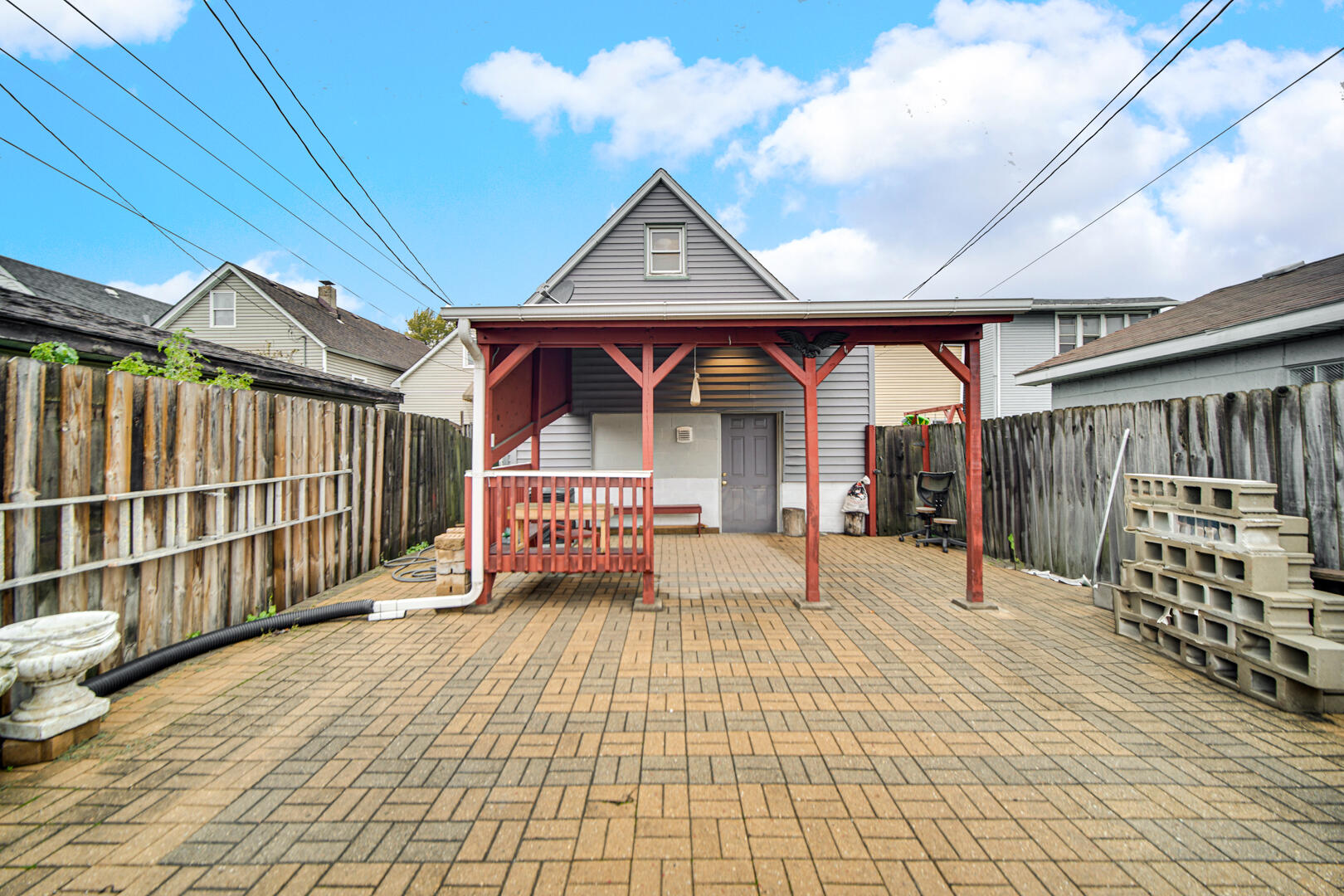 523 Emlyn Place