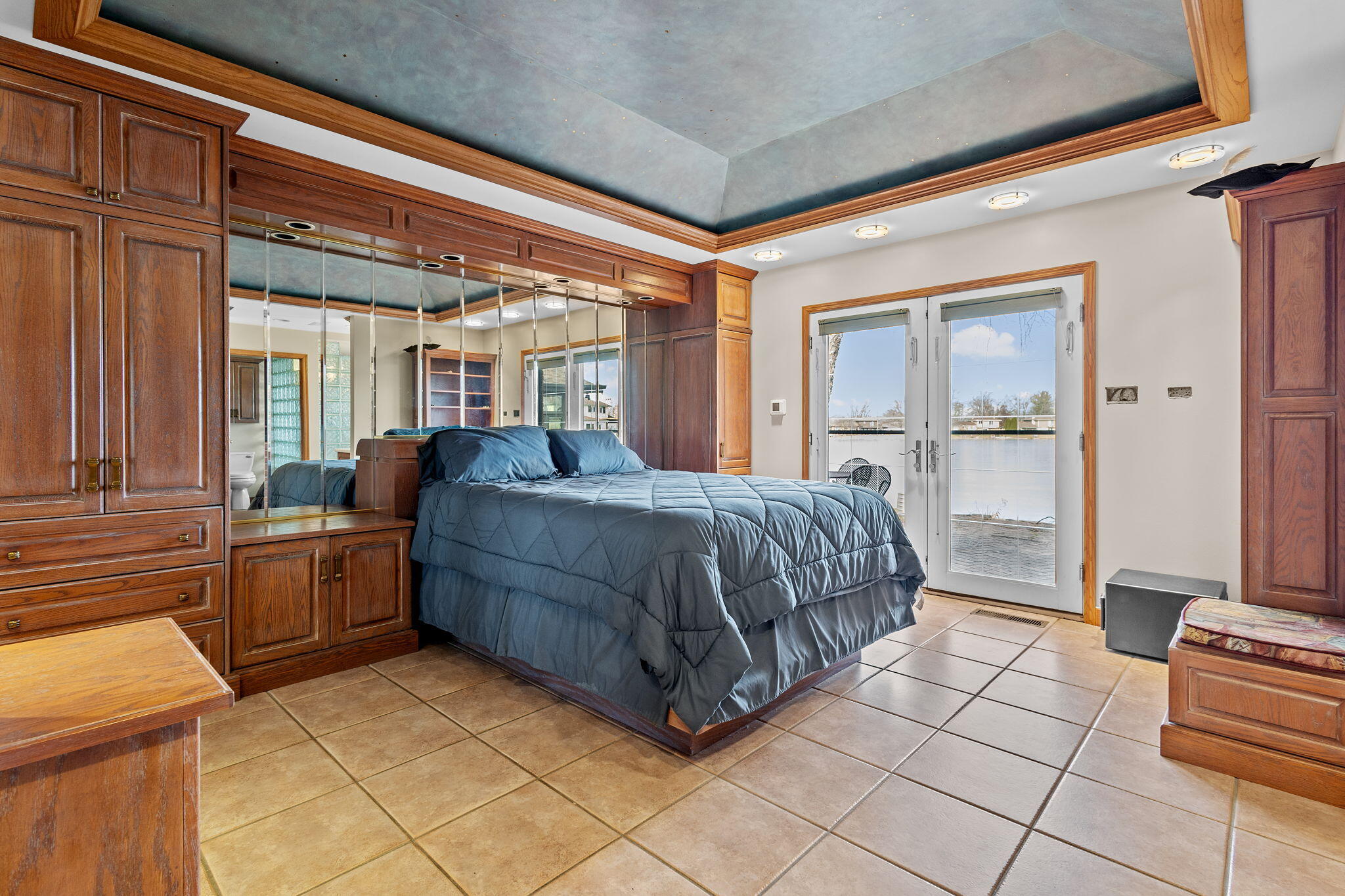 3144 Lakeside Drive
