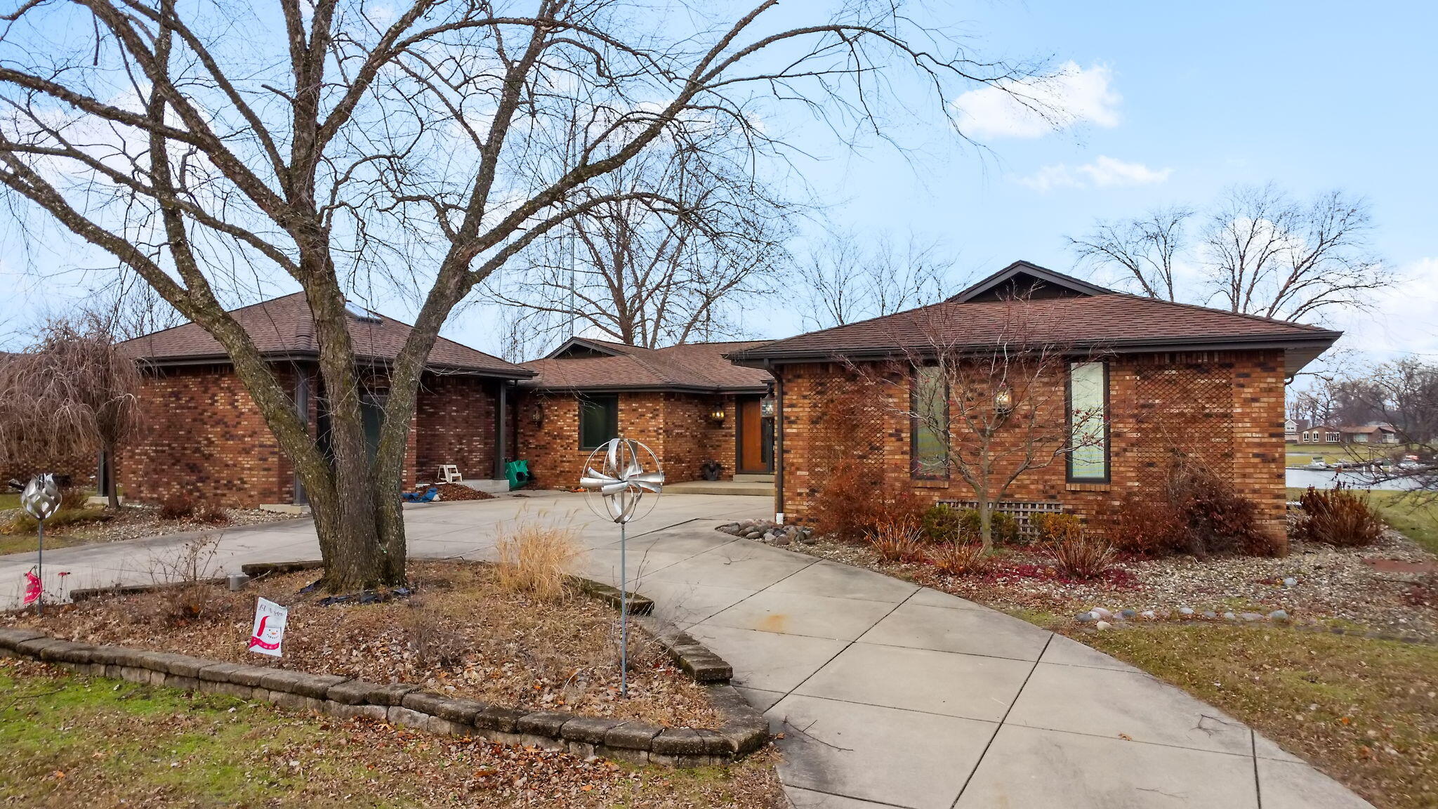 3144 Lakeside Drive