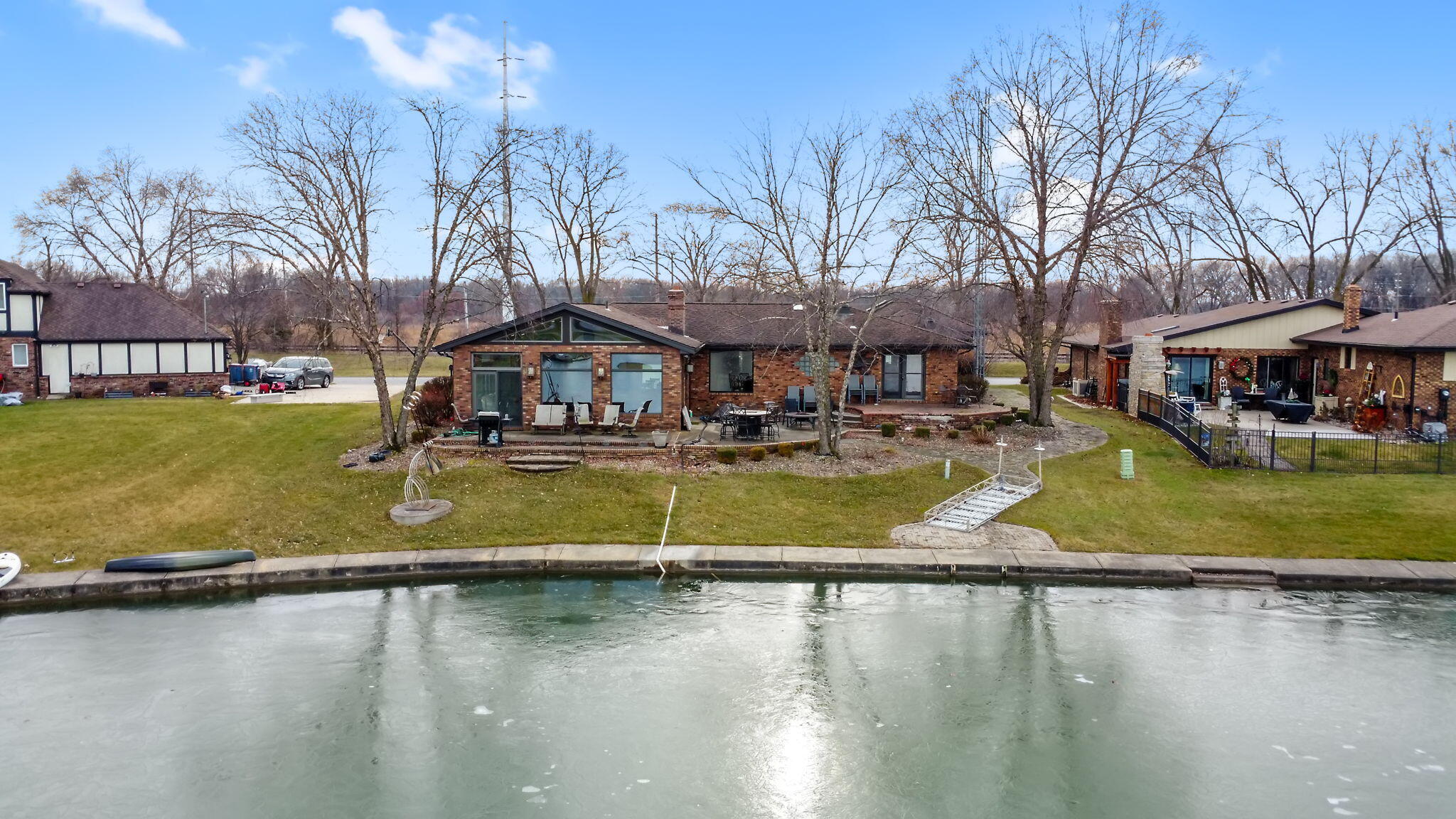 3144 Lakeside Drive