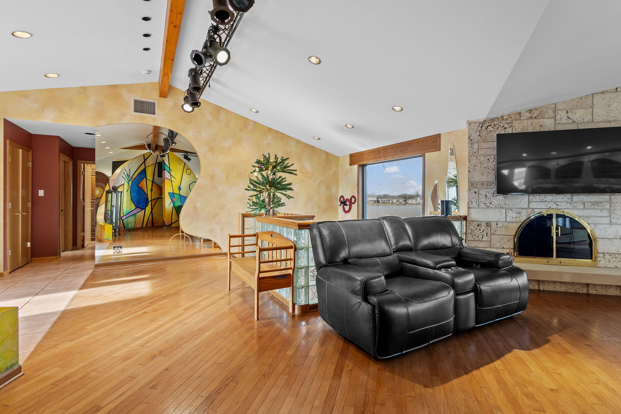 3144 Lakeside Drive