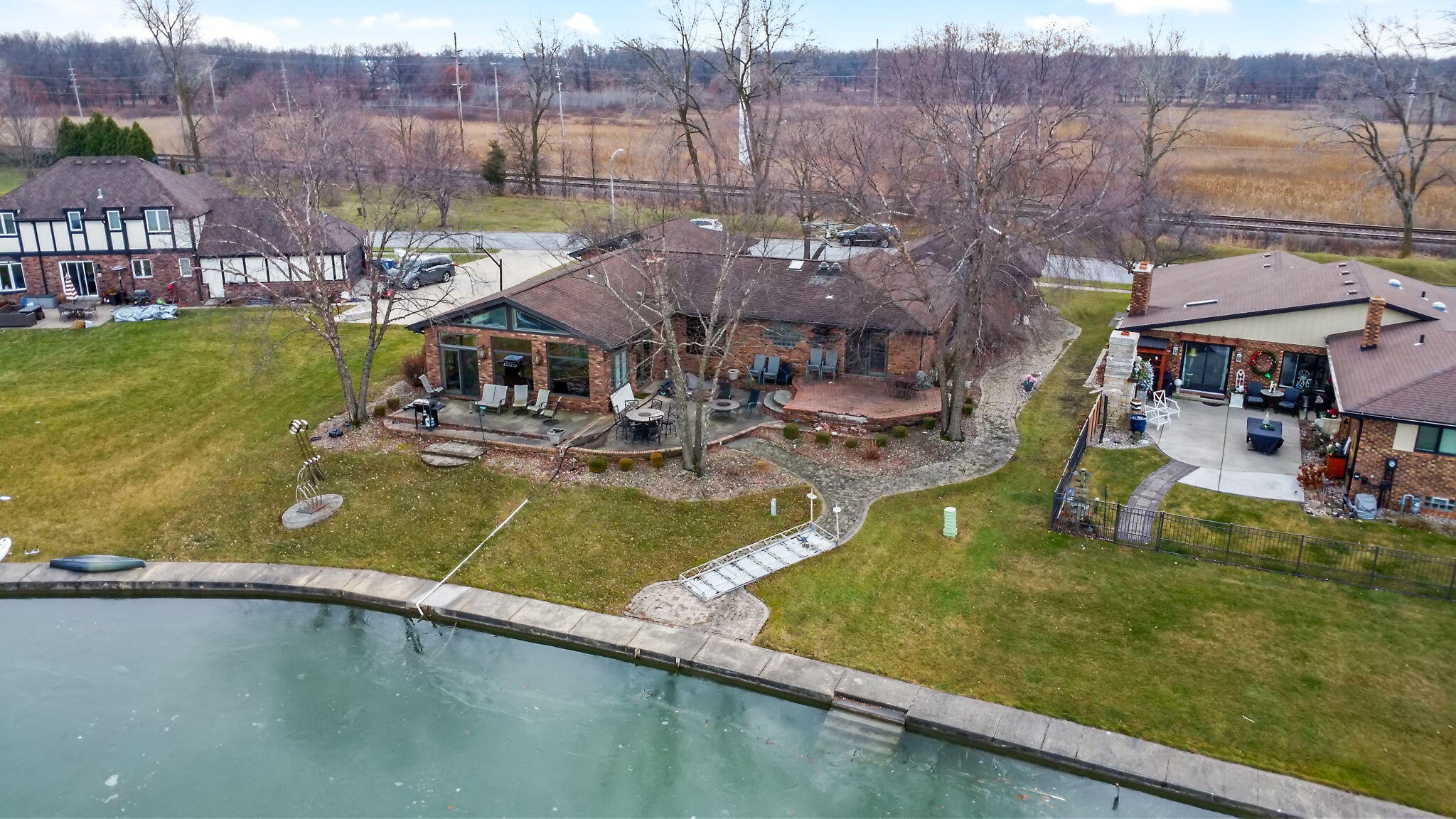 3144 Lakeside Drive