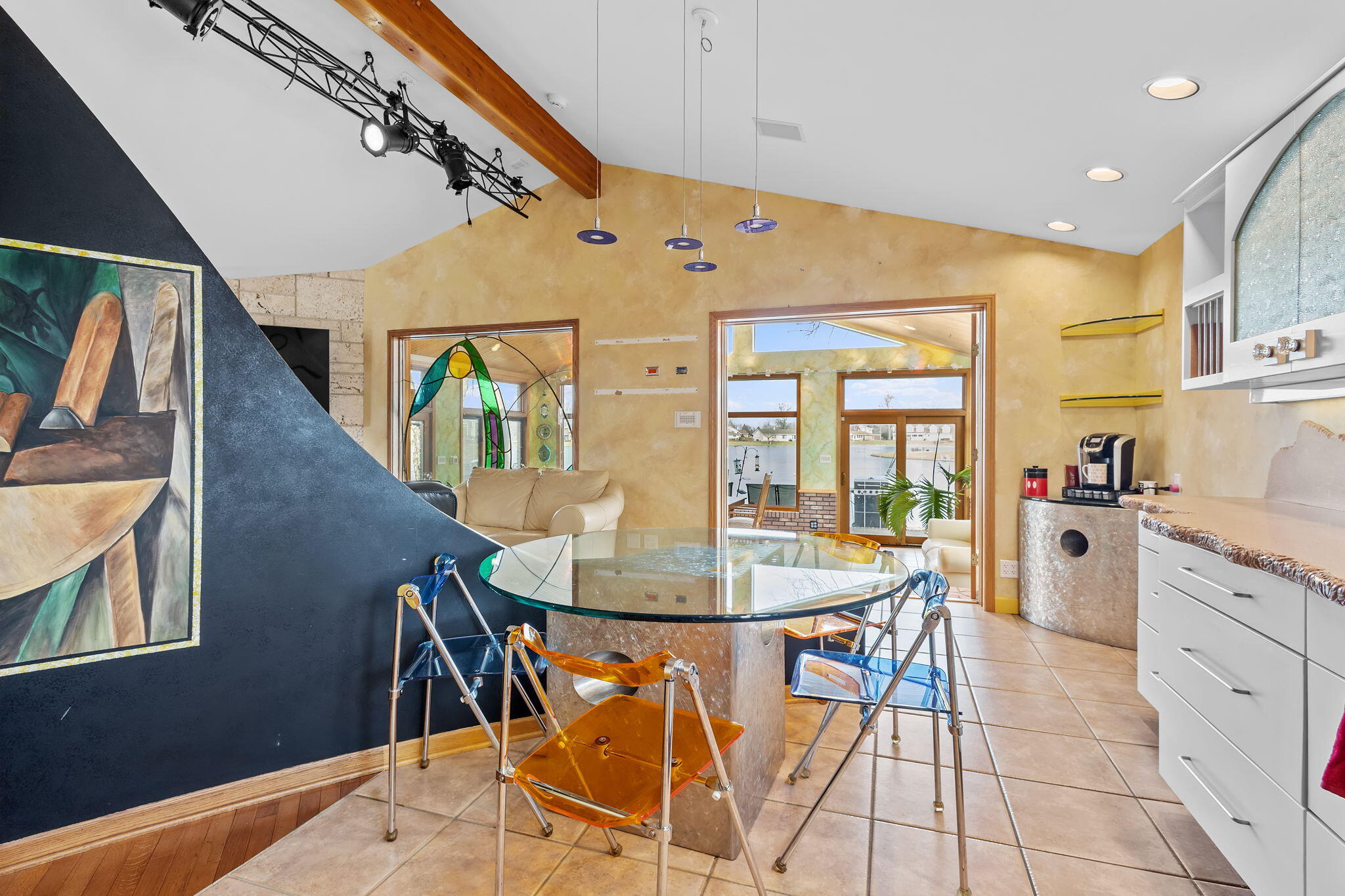 3144 Lakeside Drive