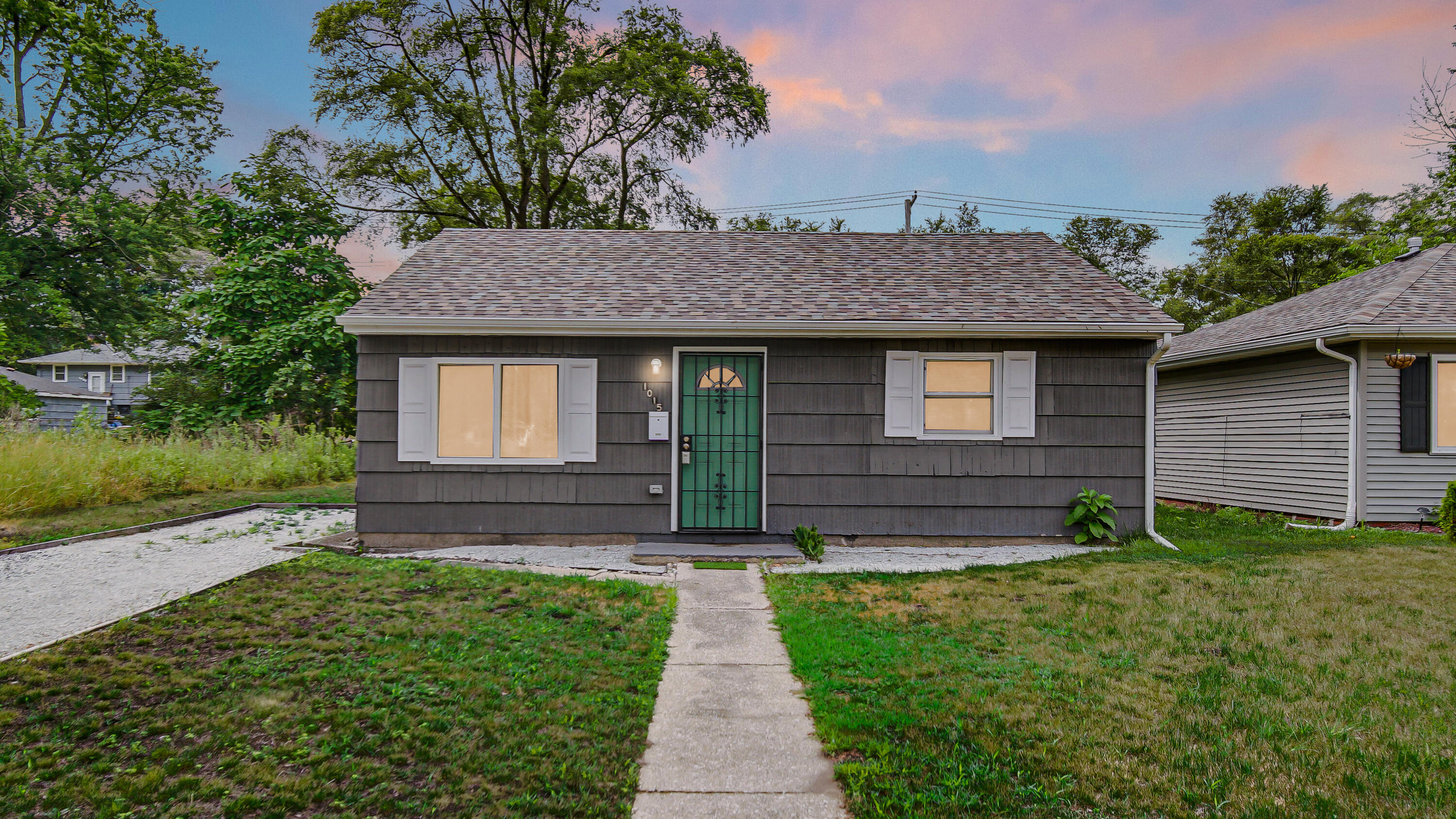 1015 E 36th Place