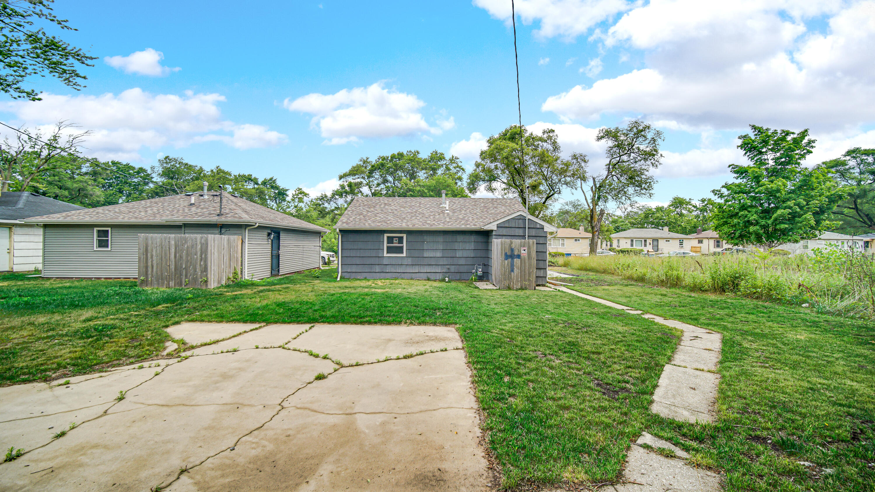 1015 E 36th Place