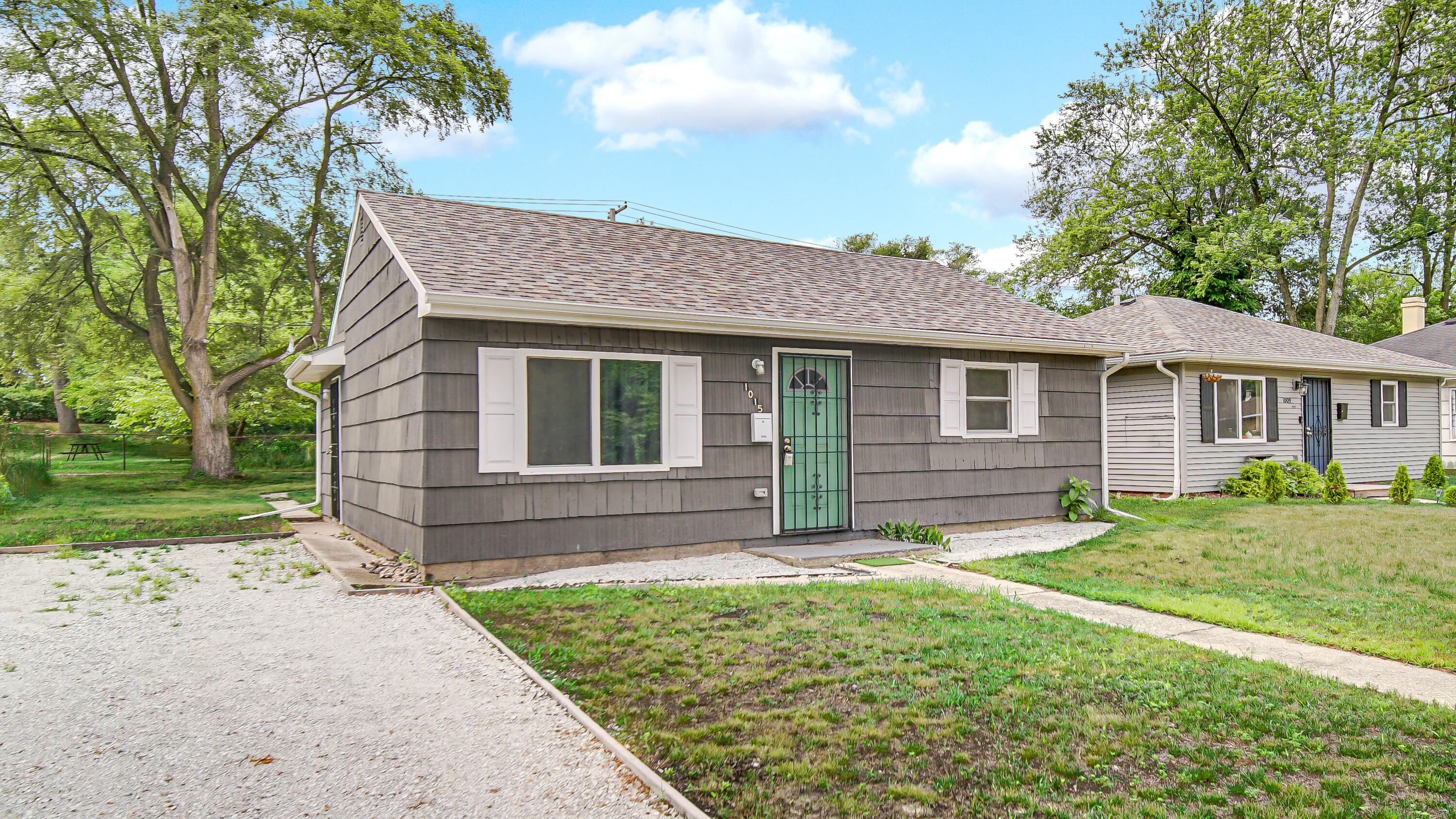 1015 E 36th Place