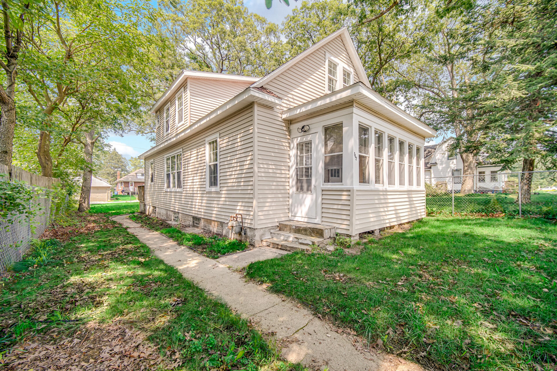 542 Holliday Street