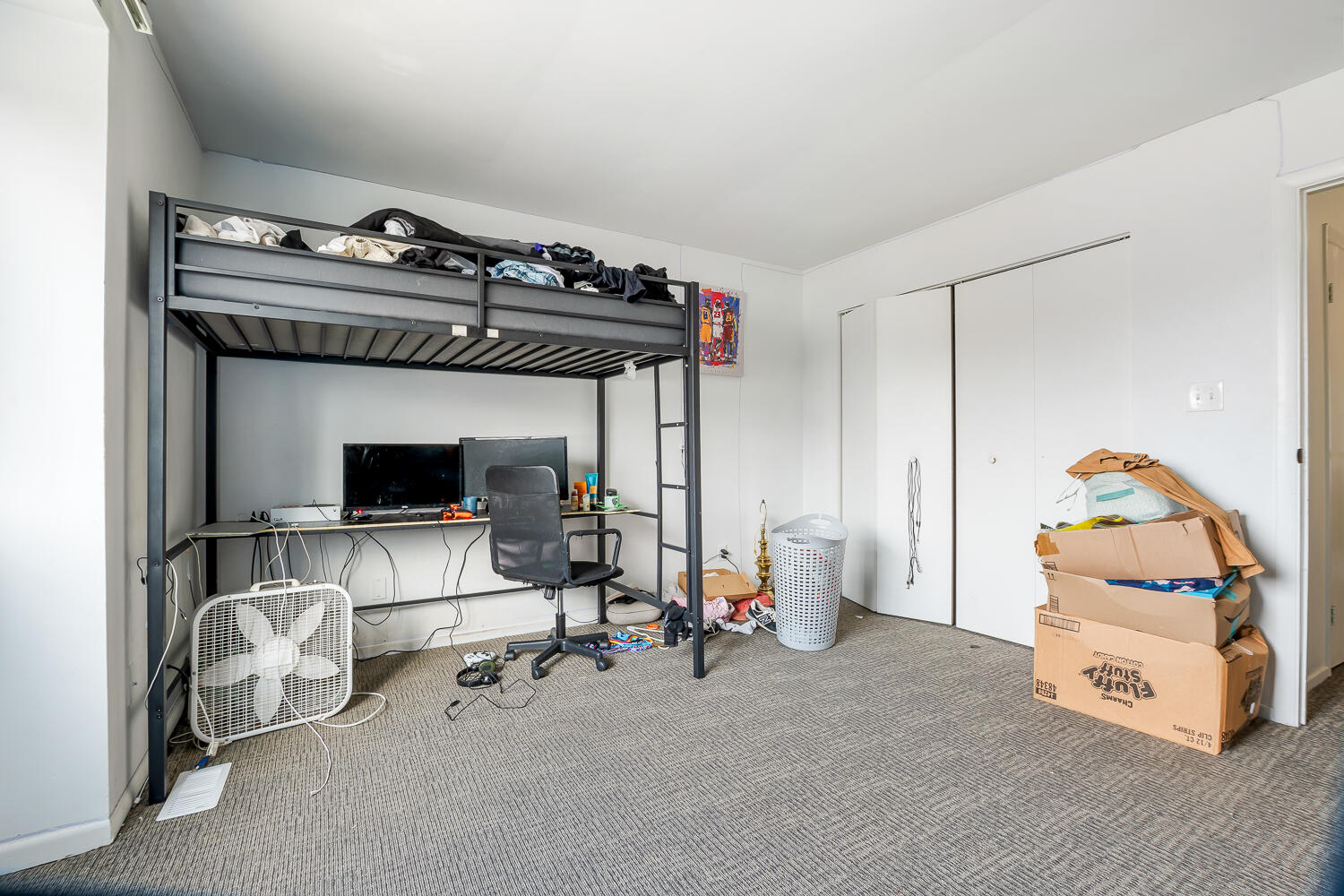 7636 Whitcomb Street