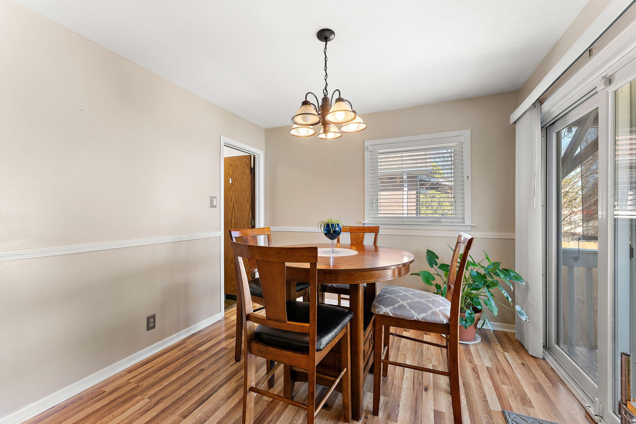 7039 California Avenue