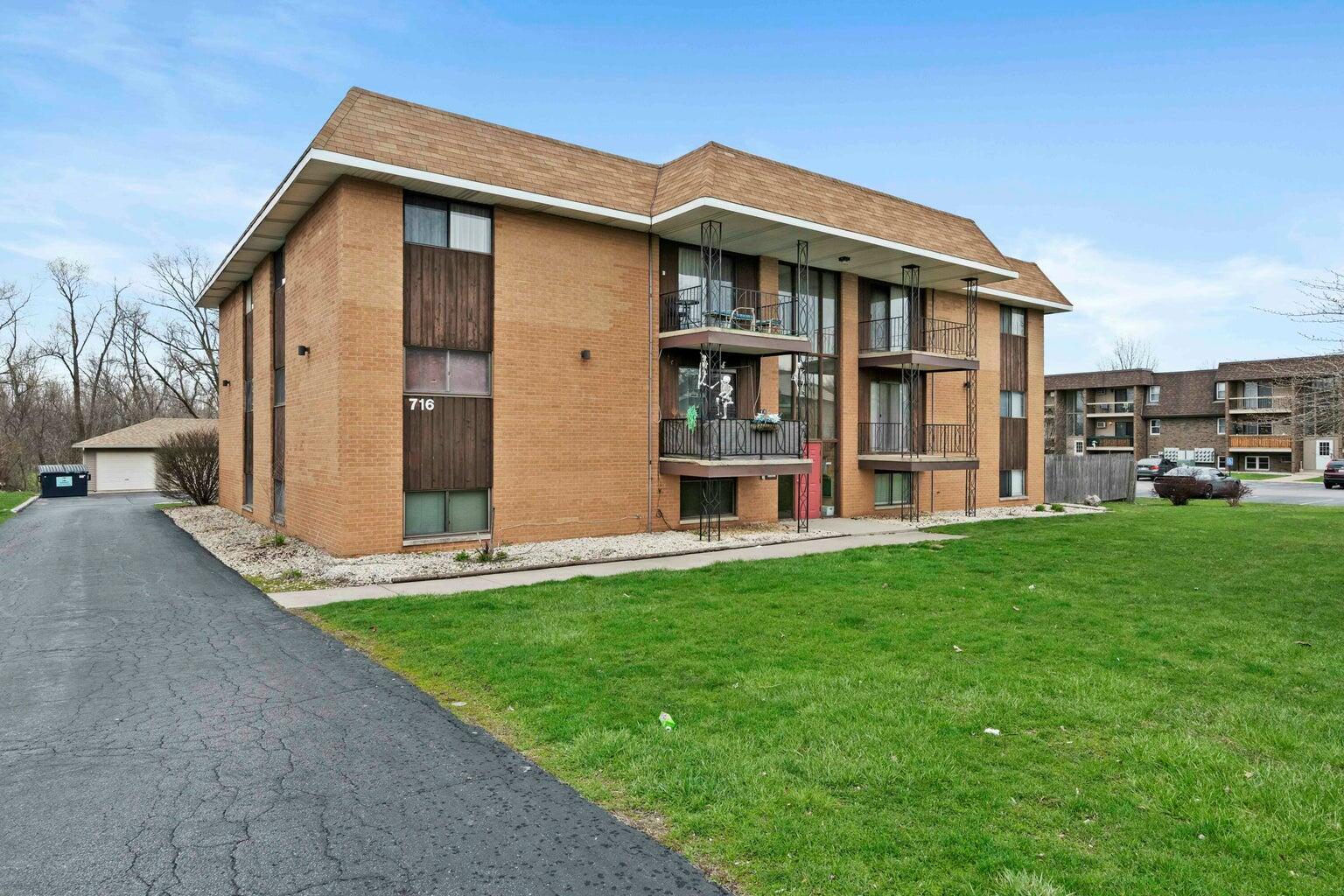 716 Moraine Trace Unit: 8