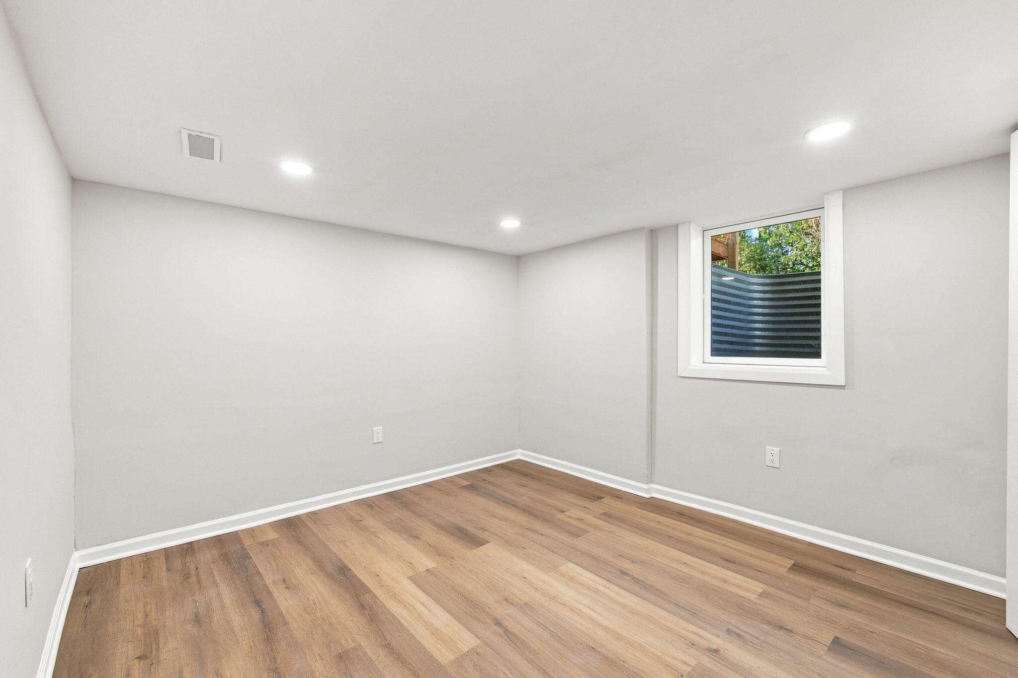 321 W 57th Avenue