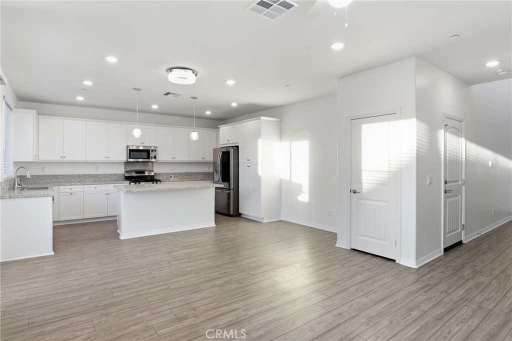 16715 Wyndham