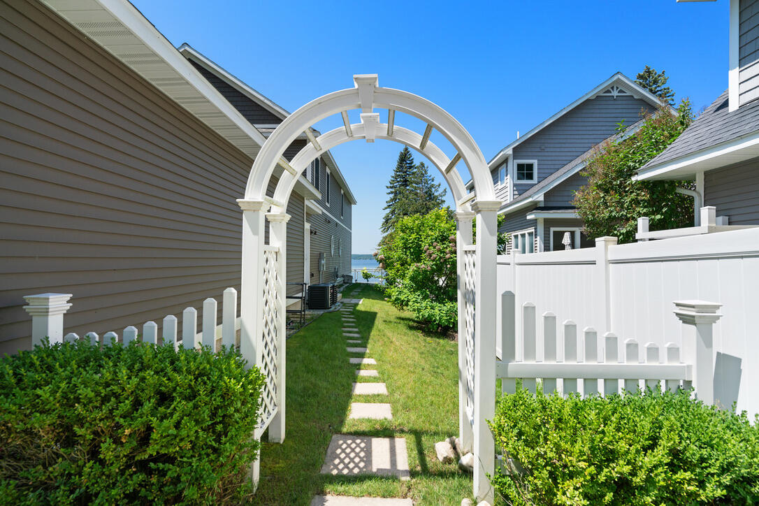 1357 S Nipissing Trail