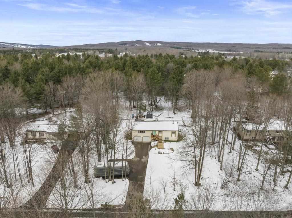 877 Woodview Drive