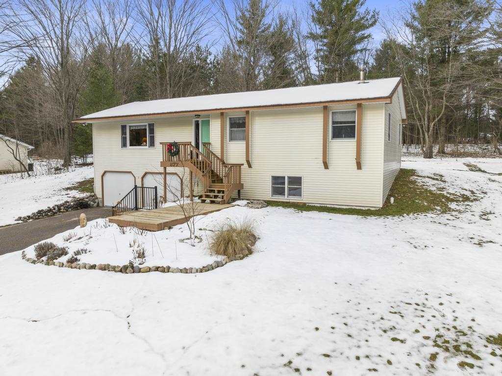 877 Woodview Drive