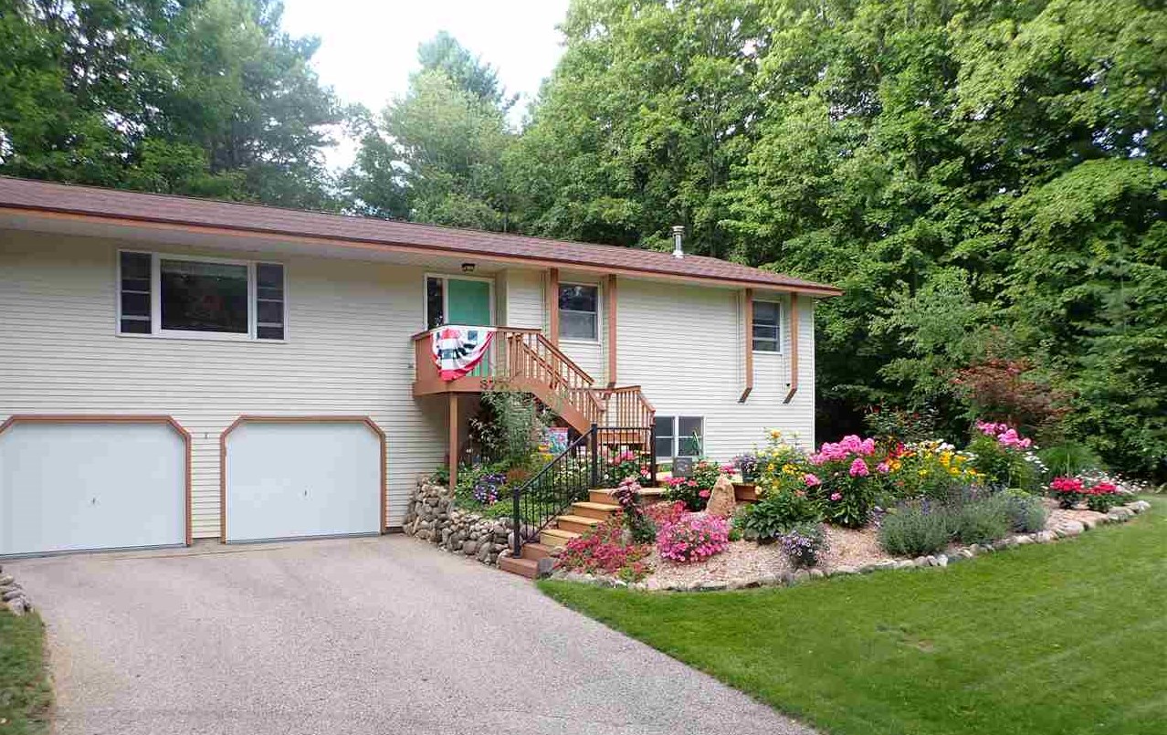 877 Woodview Drive
