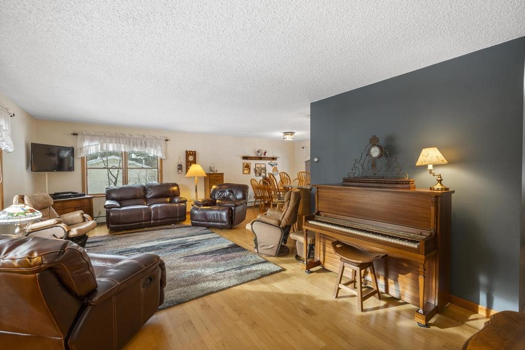 877 Woodview Drive