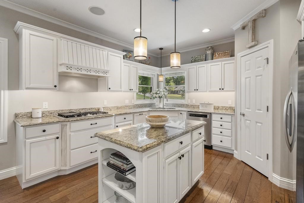2632 Woodside Drive