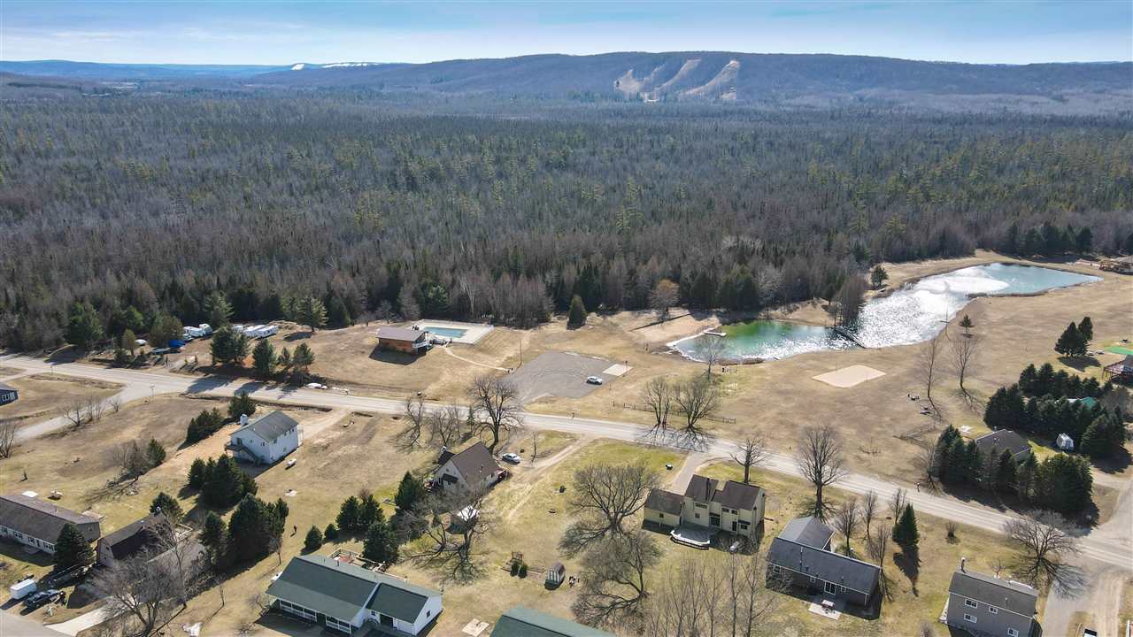 3353 Hill View