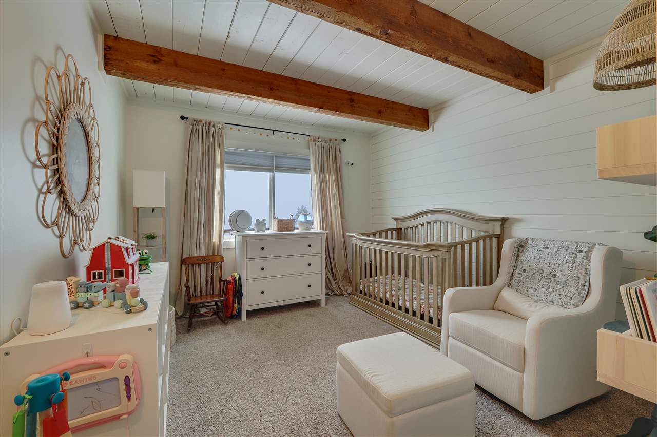 3353 Hill View
